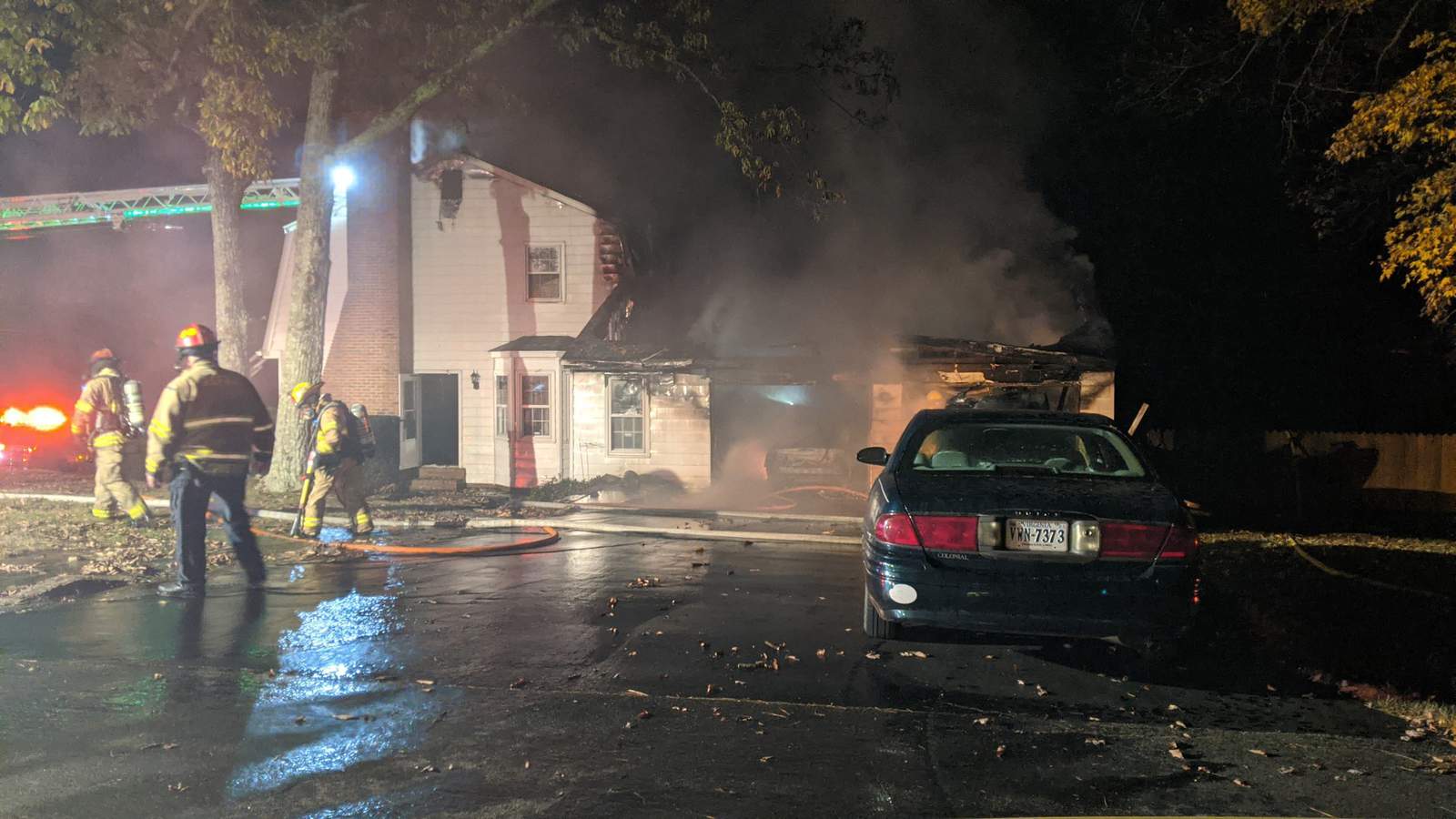 Crews respond to house fire off of U.S. 460 in Roanoke County