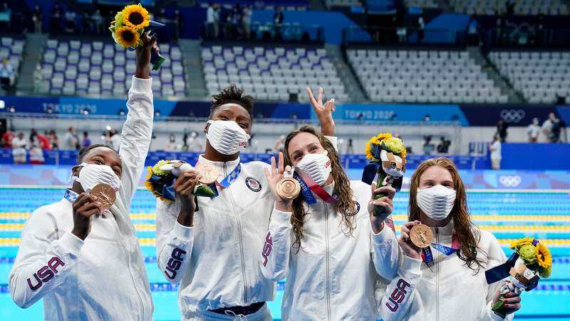 Australia breaks its world record, USA women win bronze in freestyle relay
