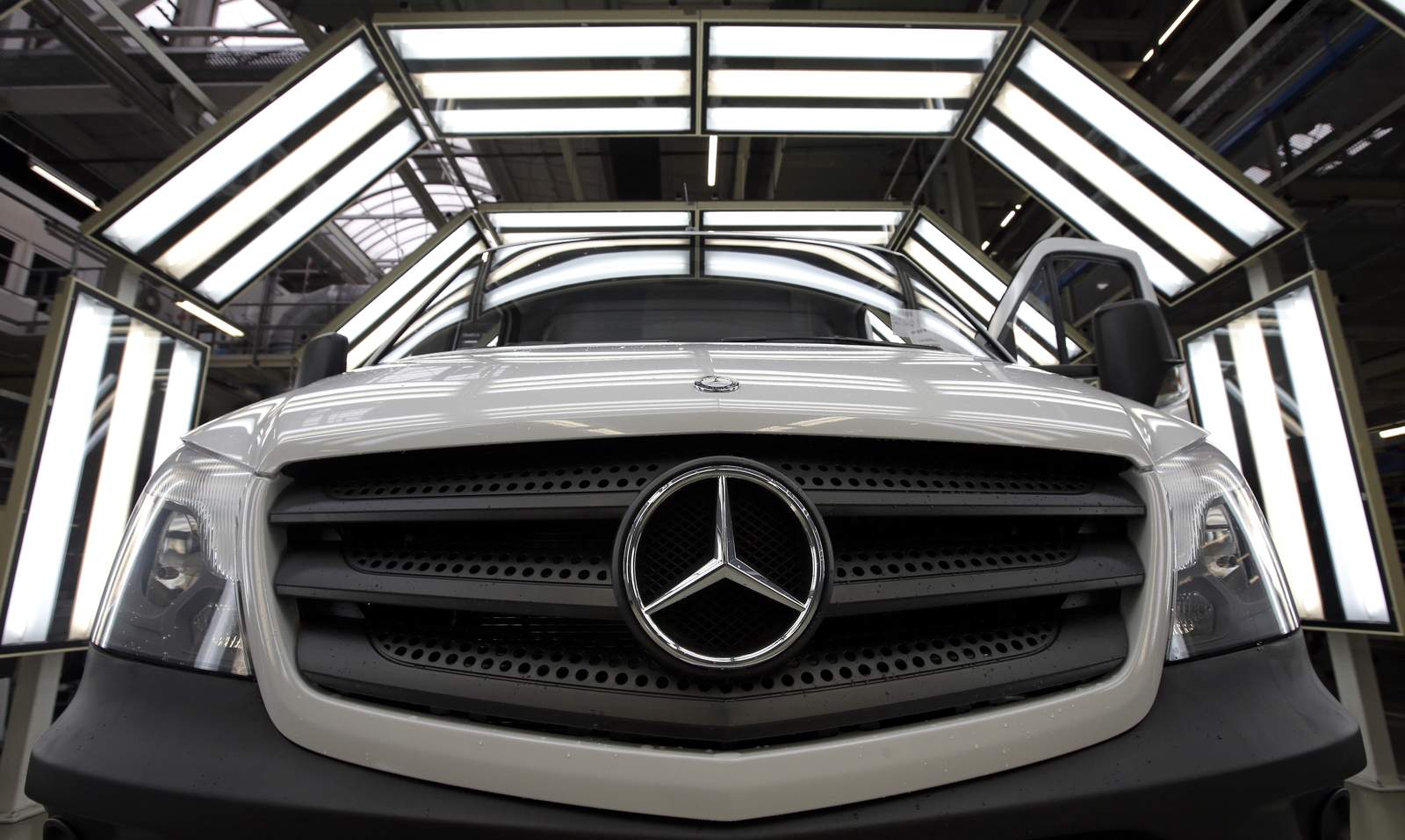 Daimler AG to pay $1.5B to settle emissions cheating probes