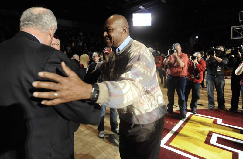 Loyola Chicago basketball pioneer Jerry Harkness dies at 81