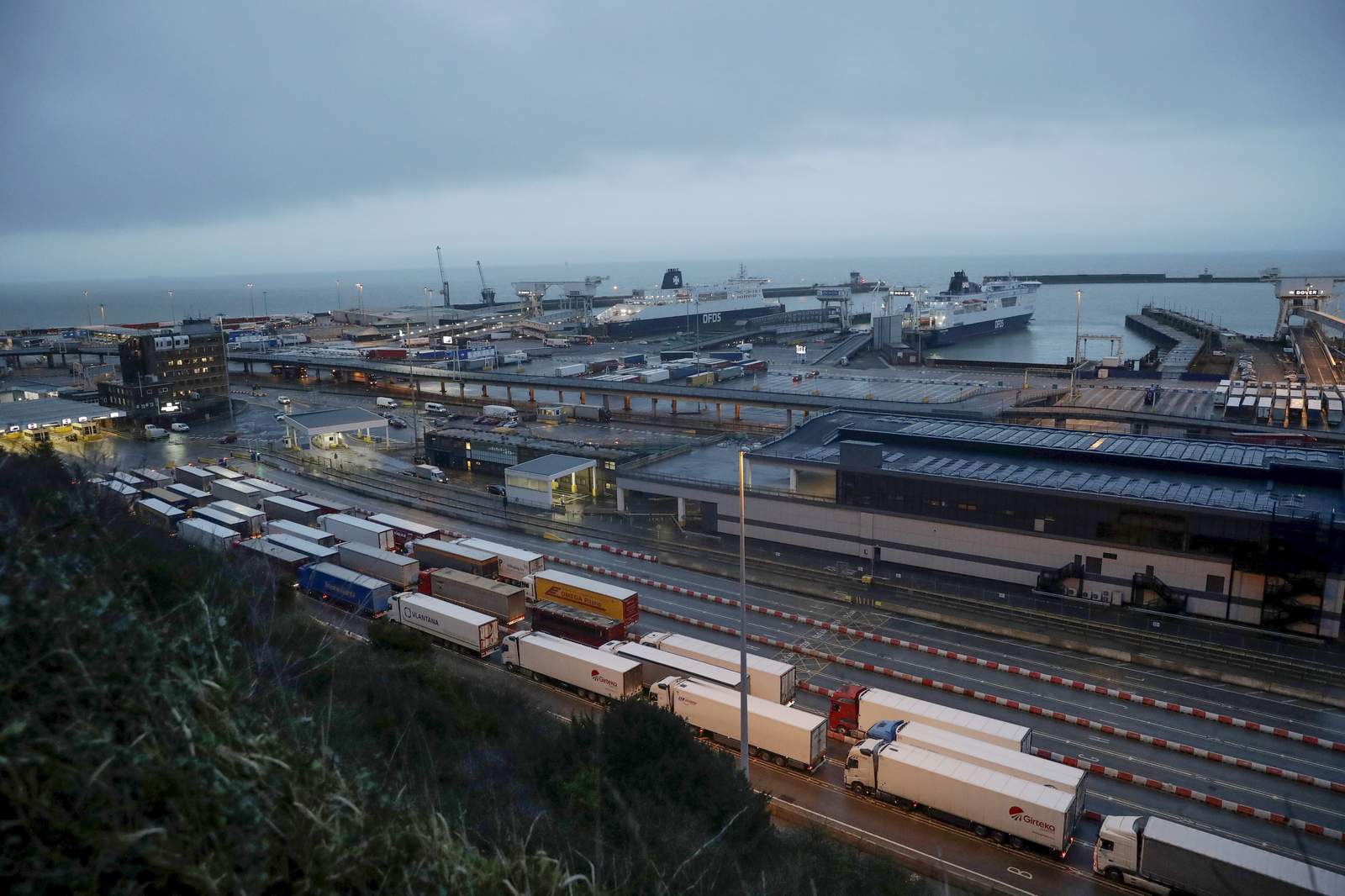 UK says no-deal Brexit could see 7,000-truck border queues