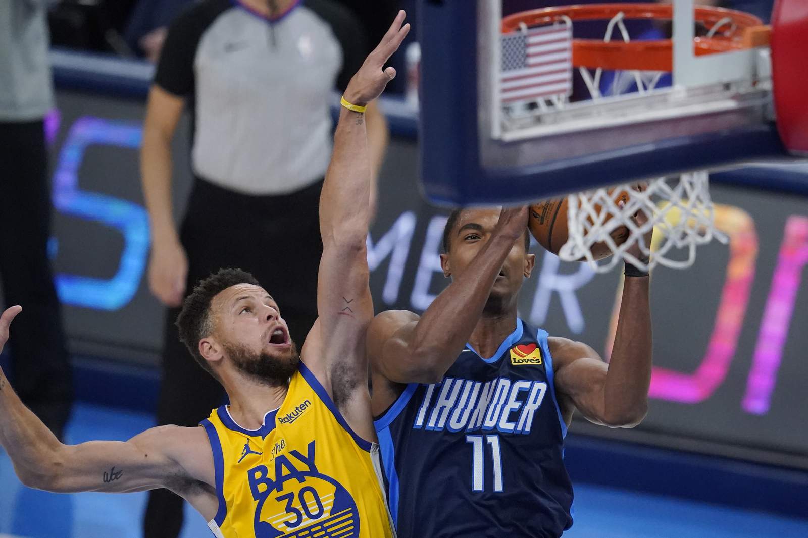 Curry's 42, Green's triple-double lead Warriors past Thunder