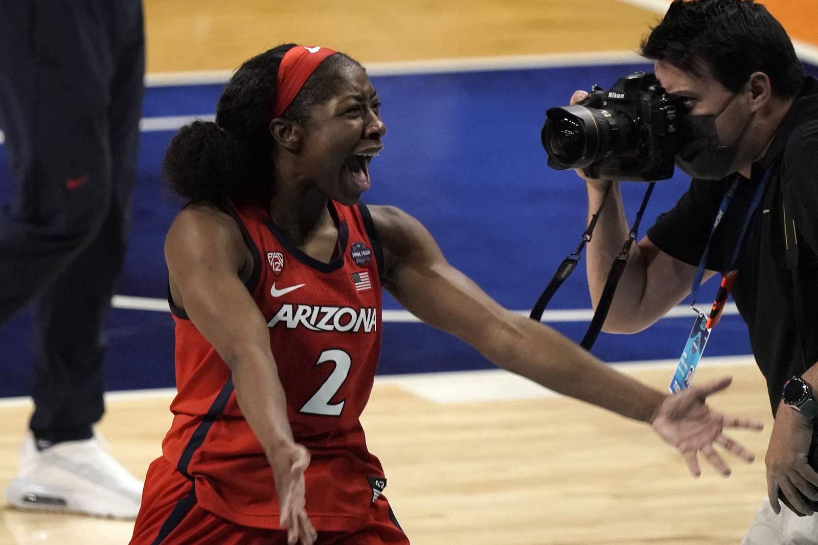 Arizona reaches NCAA title game with 69-59 win over UConn