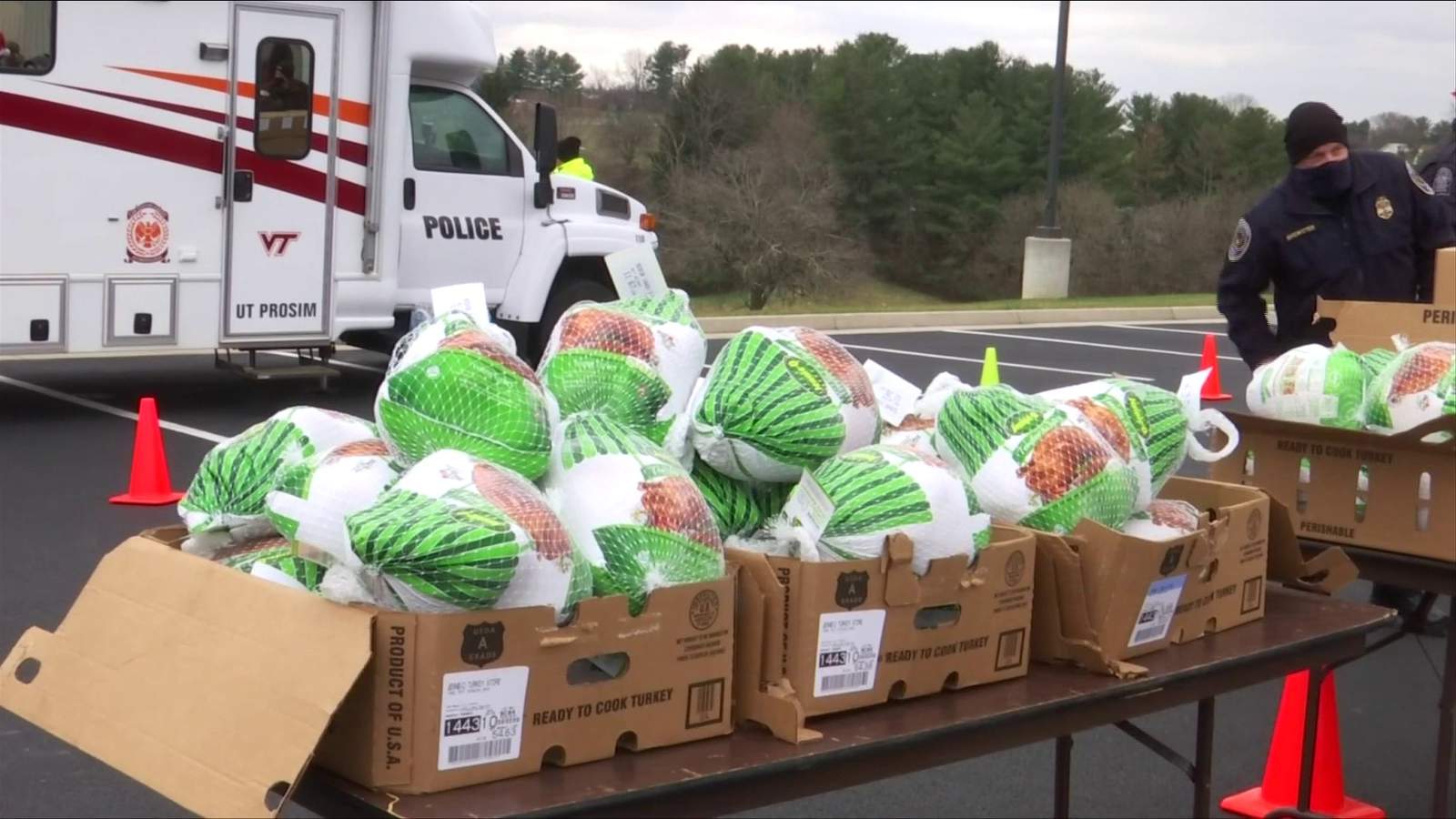 Feeding Southwest Virginia donates food to hundreds ahead of the holidays