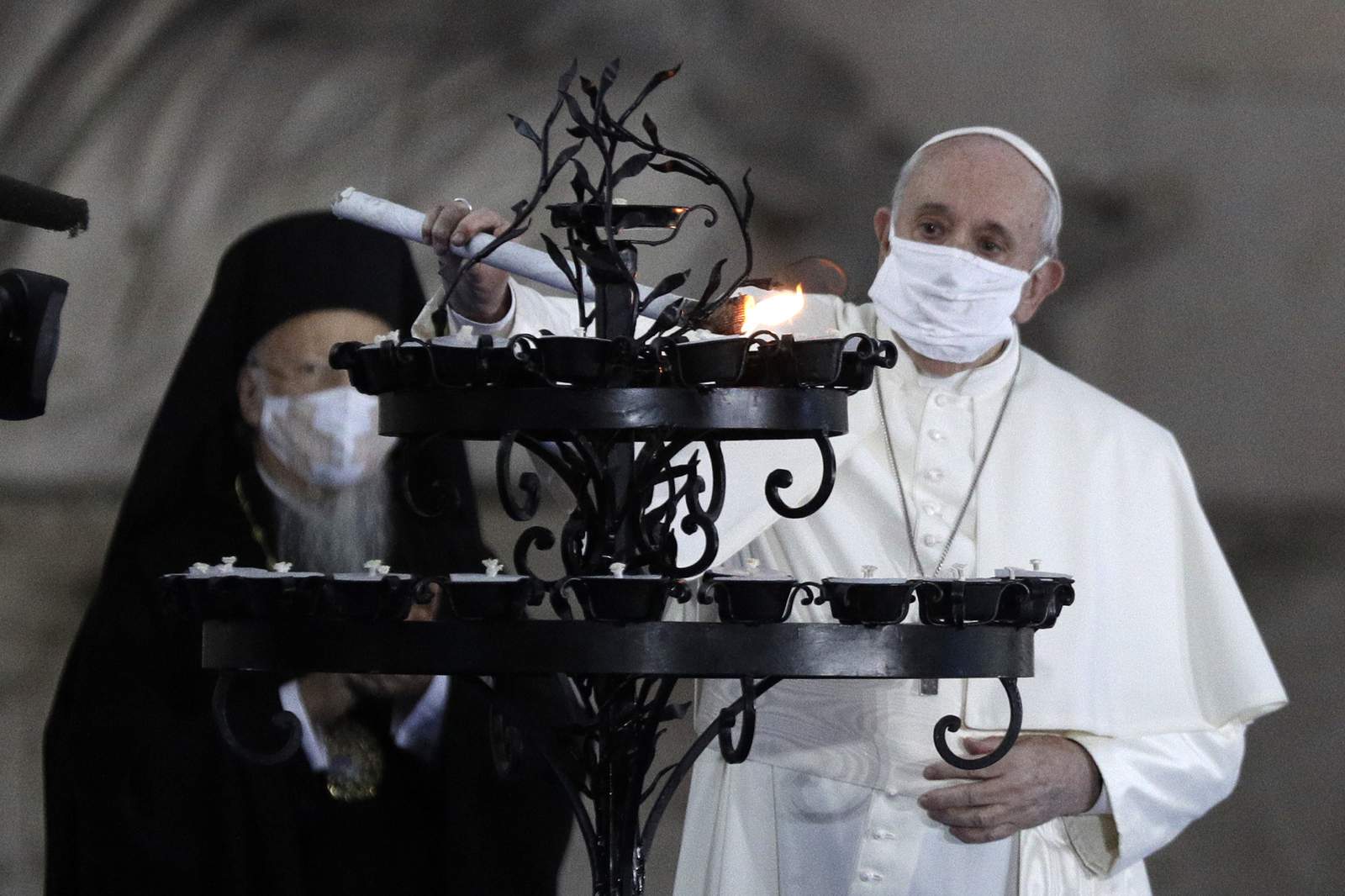 Masked pope, faith leaders pray for peace and pandemic's end