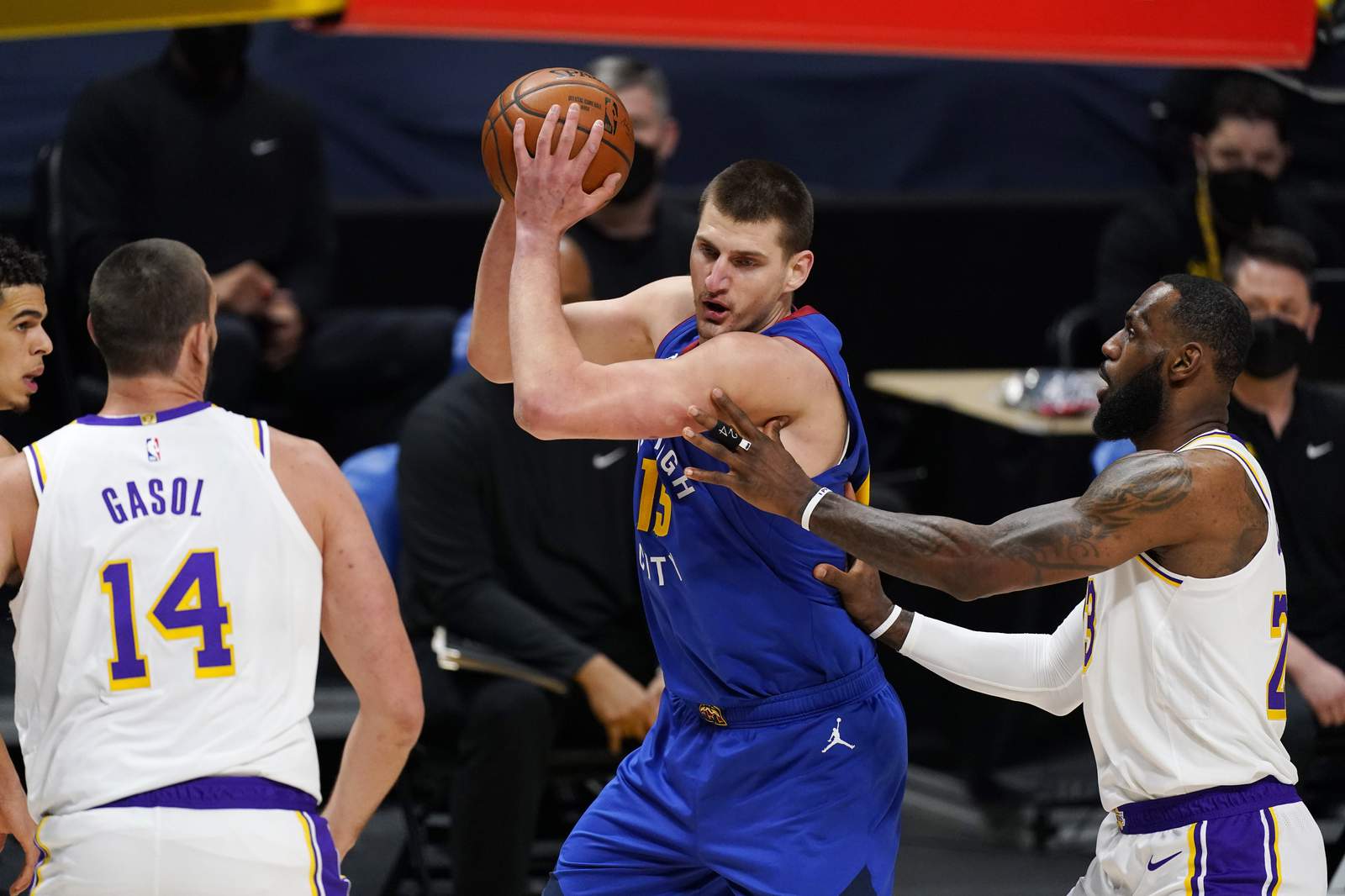 Jokic powers Nuggets by Lakers, Davis re-aggravates Achilles