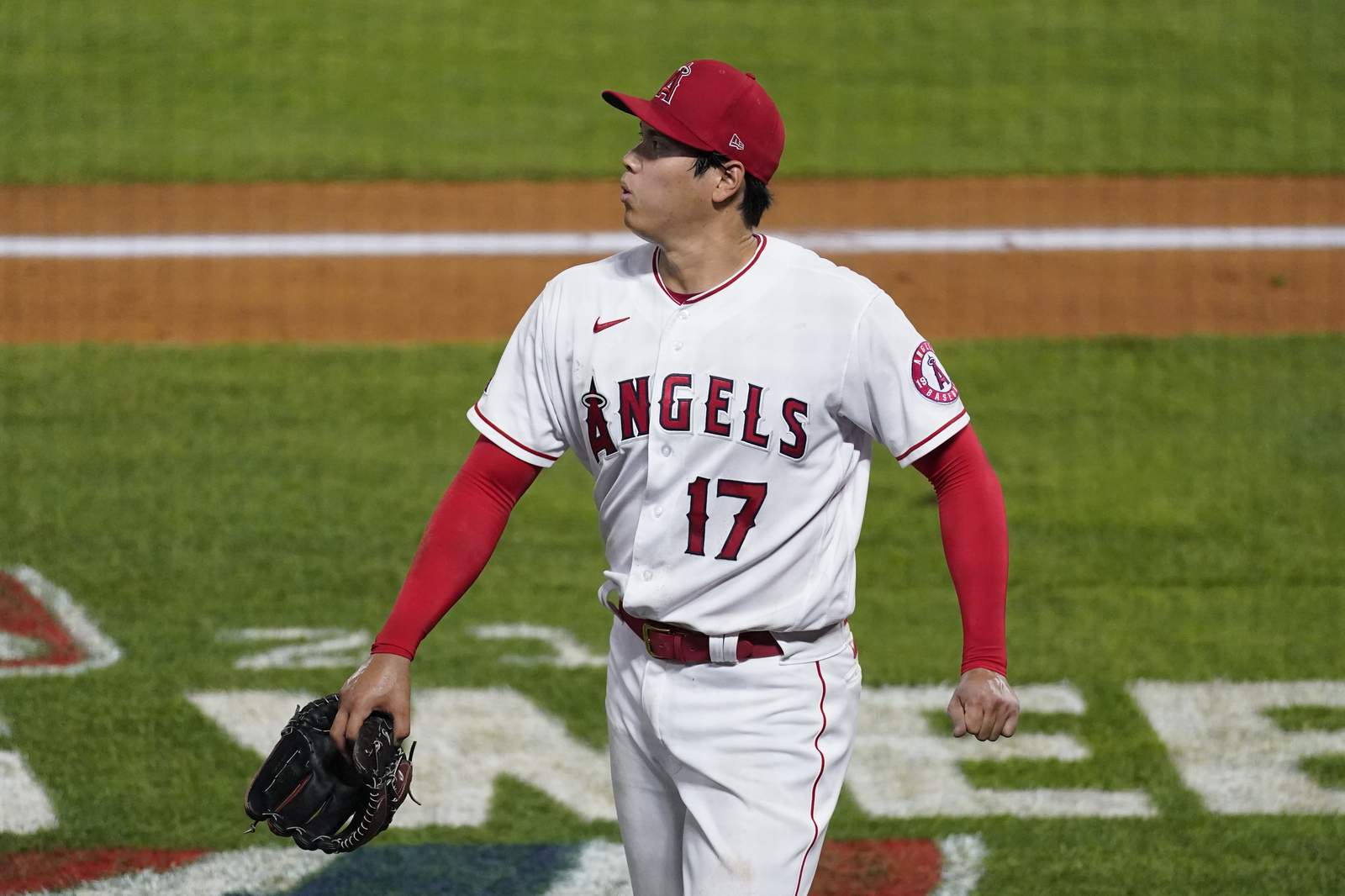 Ohtani's 2-way play, Walsh's HRs lead Angels past ChiSox 7-4