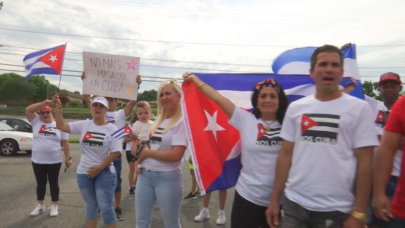 ‘It’s time to raise our voices’: Latinos in Roanoke show support for civil unrest in Cuba