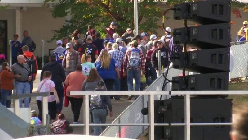Massive crowd welcomes NASCAR’s return at Martinsville Speedway