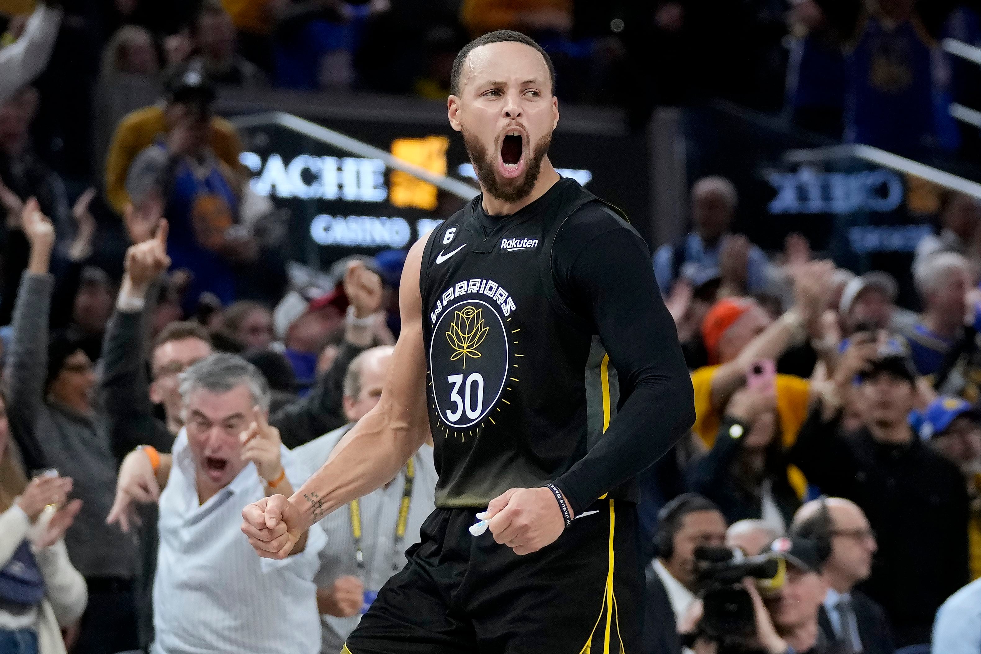 Golden State Warriors Stephen Curry lets fly with a three point