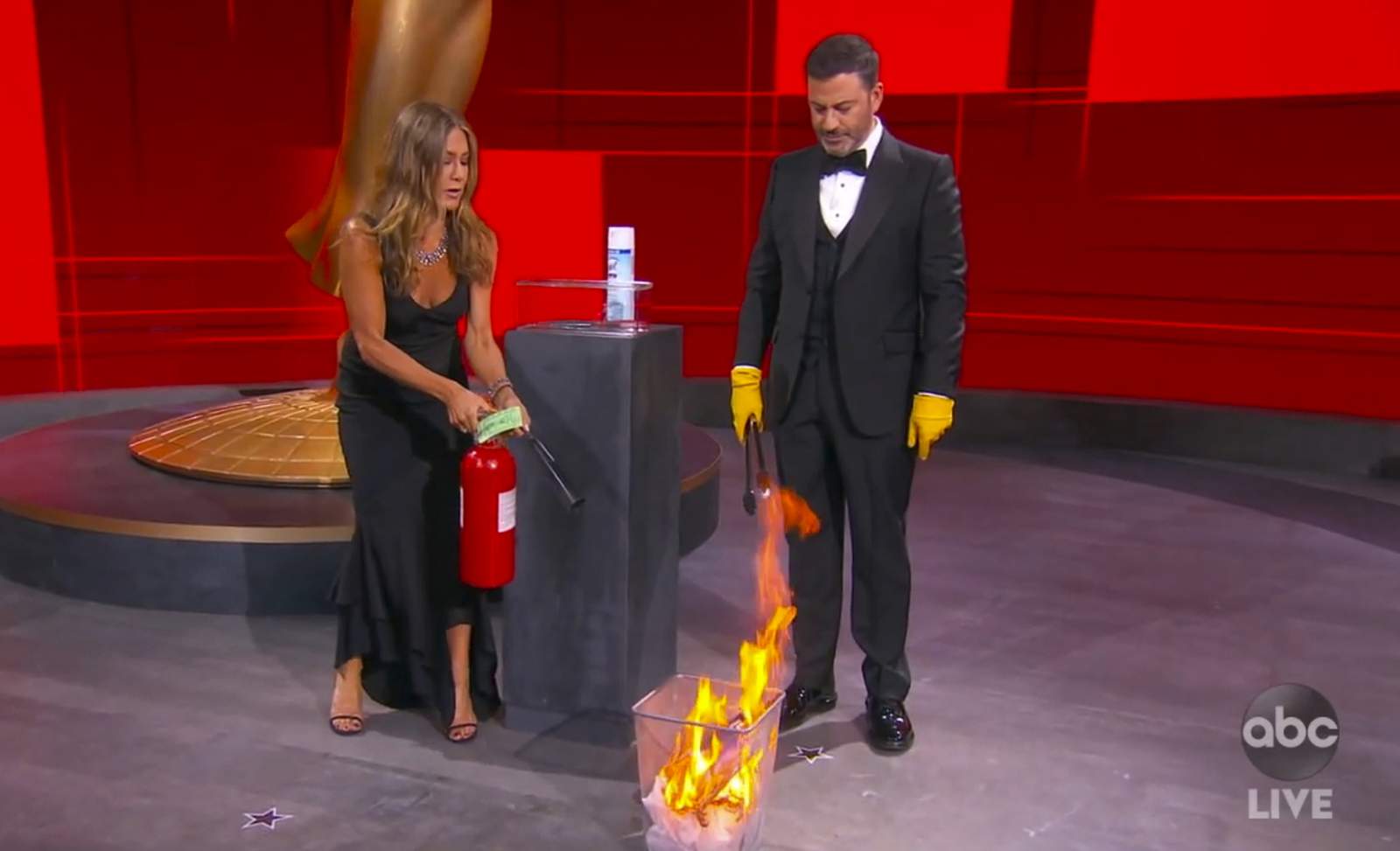 Aniston proves award-worthy first responder at Emmy Awards