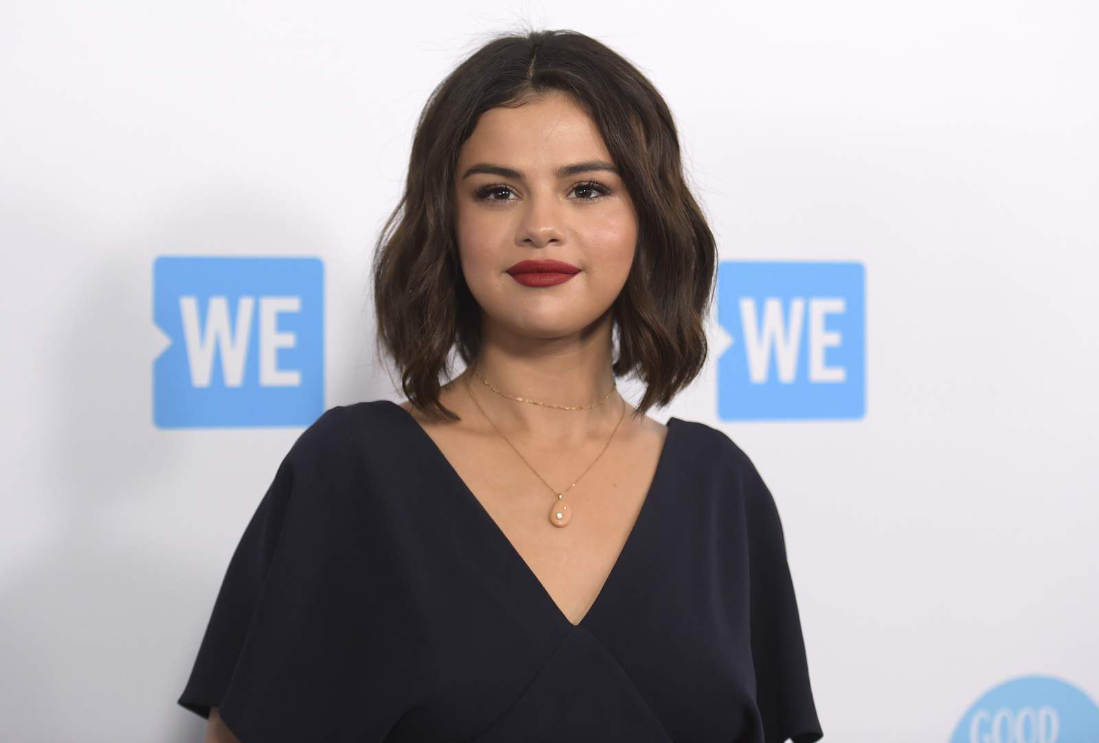 Selena Gomez takes the heat in new cooking show