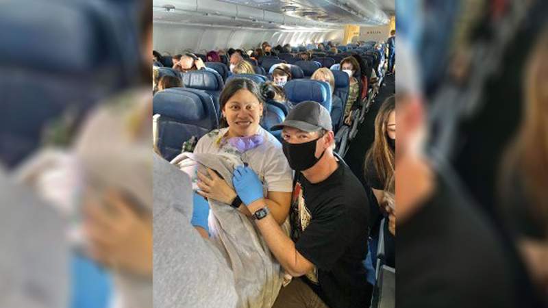 Doctor helps expectant mother who gave birth on flight