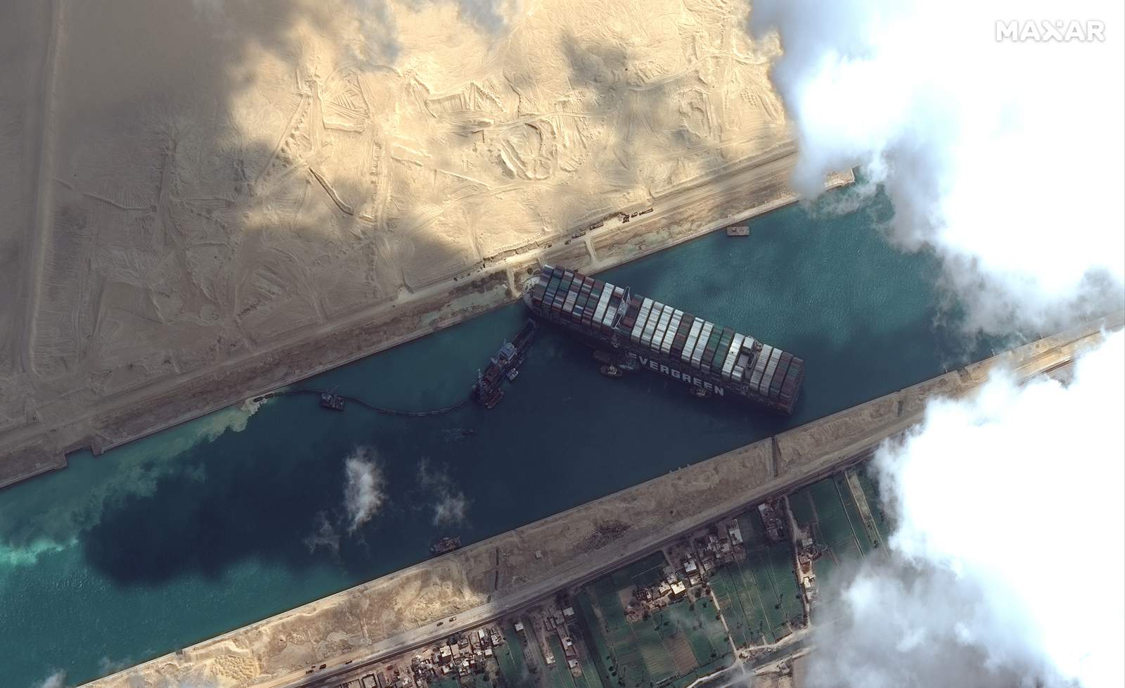 No timeline given for extracting wedged ship from Suez Canal