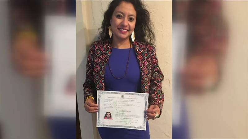 Roanoke woman helps pave pathways to U.S citizenship for the Latino community
