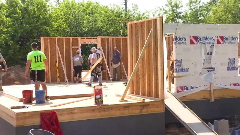 ‘We help our community’: Bank of Botetourt volunteers help build ‘Home for Good’