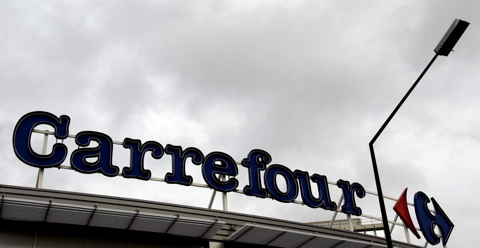 France opposes foreign takeover offer for supermarket chain