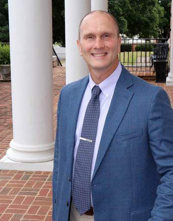 Salem names Curtis Hicks new school superintendent