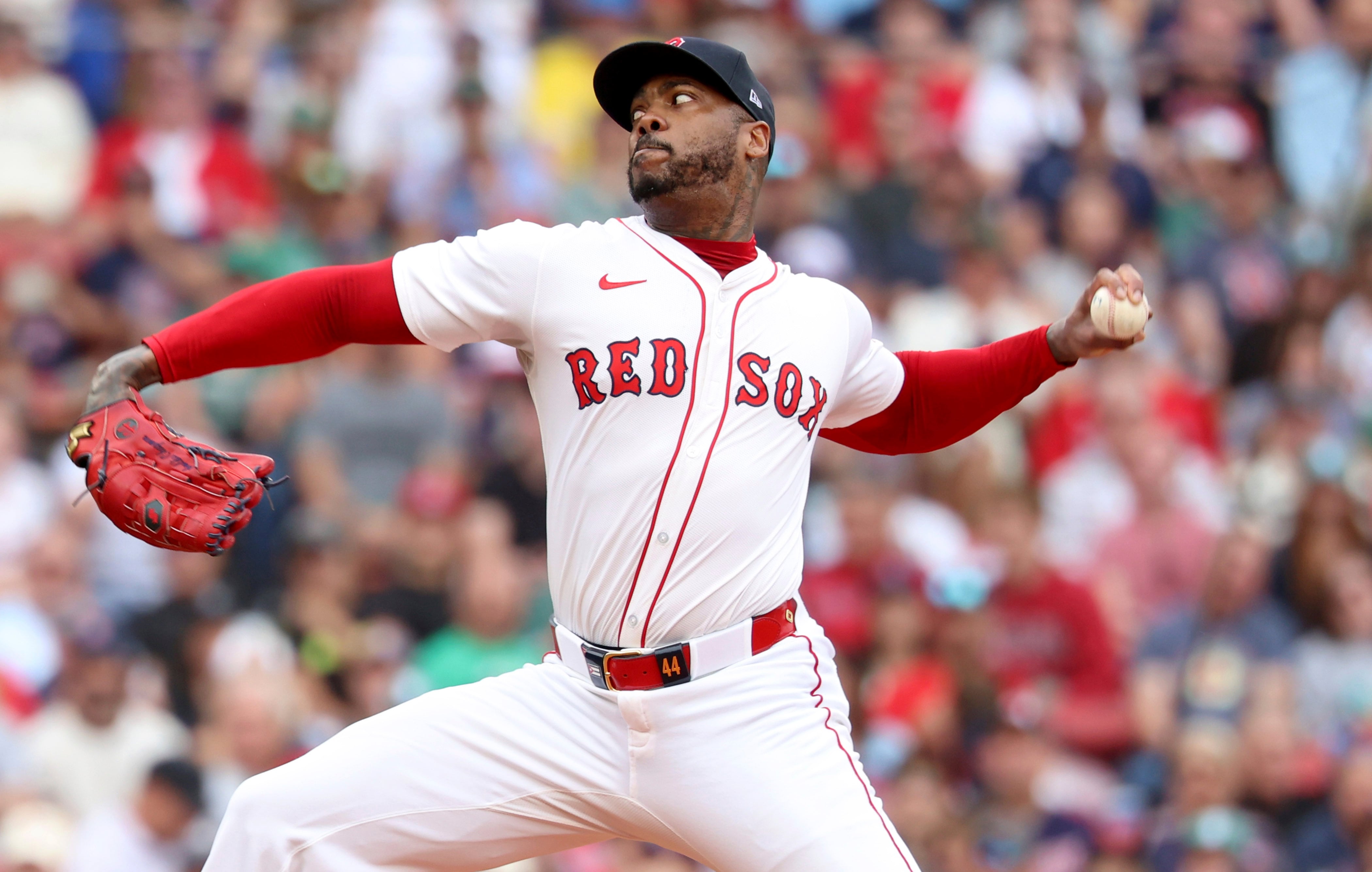 Red Sox and closer Aroldis Chapman agree to $13.3 million contract for 2026  with a 2027 option