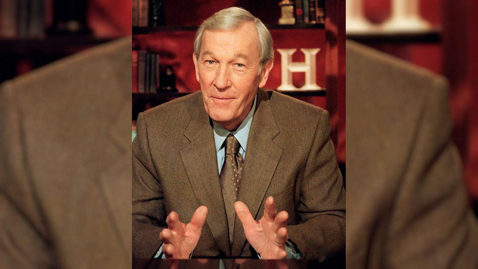 Roger Mudd, longtime network TV newsman, dies at 93
