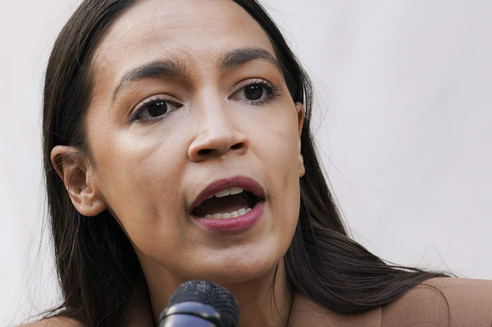 Texas man charged in Capitol riot accused of threatening to ‘assassinate’ Rep. Ocasio-Cortez, FBI says