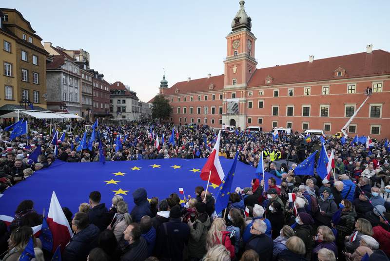 'Polexit' fears spark large pro-EU protests across Poland