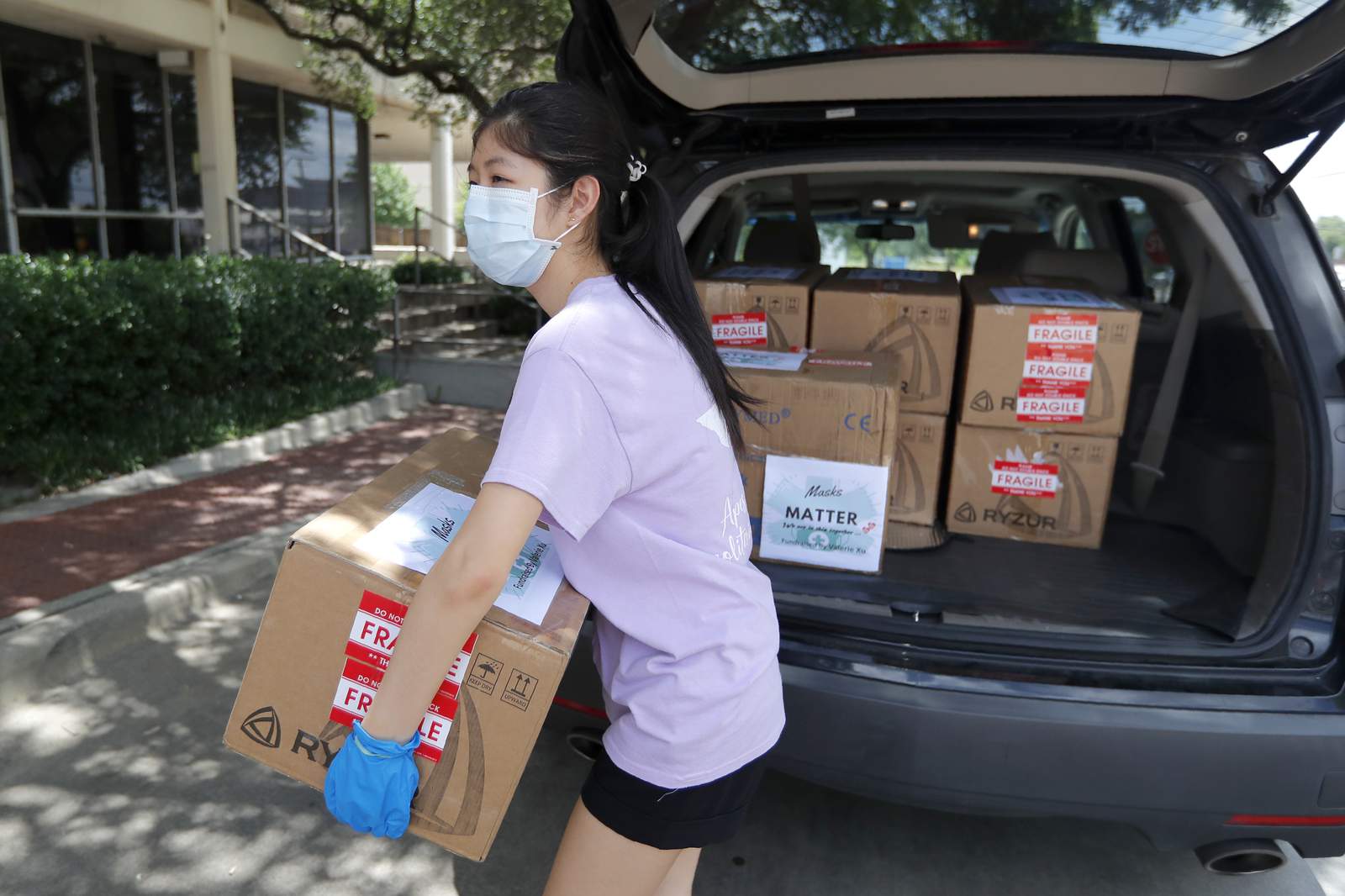 Buying masks, delivering food: Teens step up in pandemic