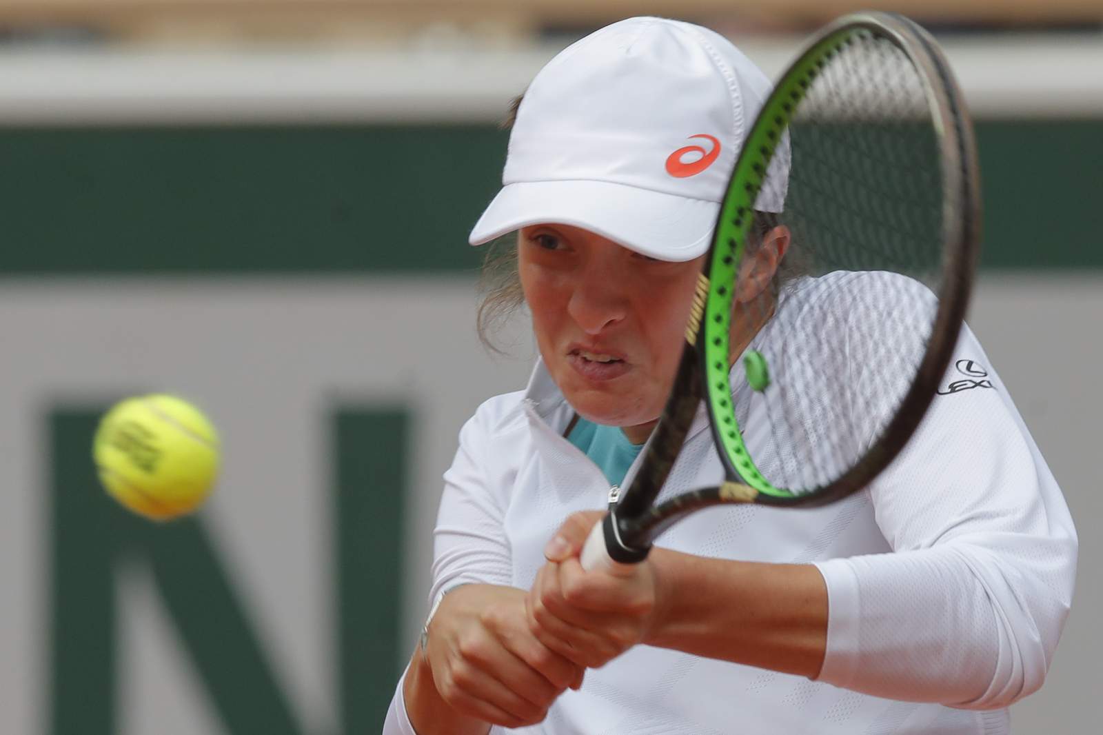 The Latest: Polish teen Swiatek reaches French Open final