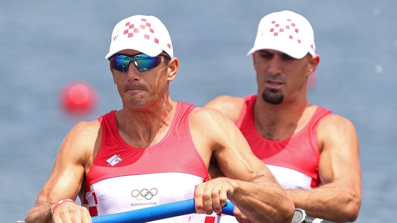 Sinkovic brothers win gold in men's pair, dramatic finish in women's lightweight double sculls
