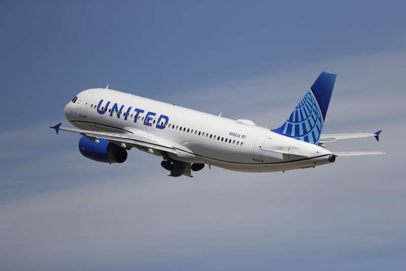 United Airlines stock plunges after another big loss