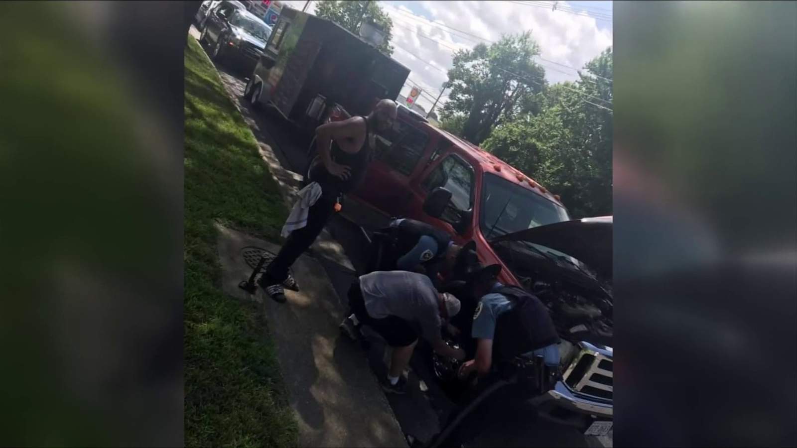 Act of kindness: Salem officers change local business owner’s flat tire