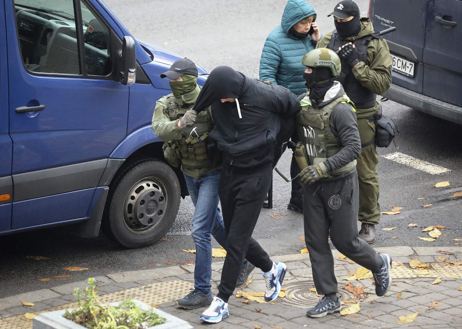 Club-wielding police in Belarus arrest over 500 protesters
