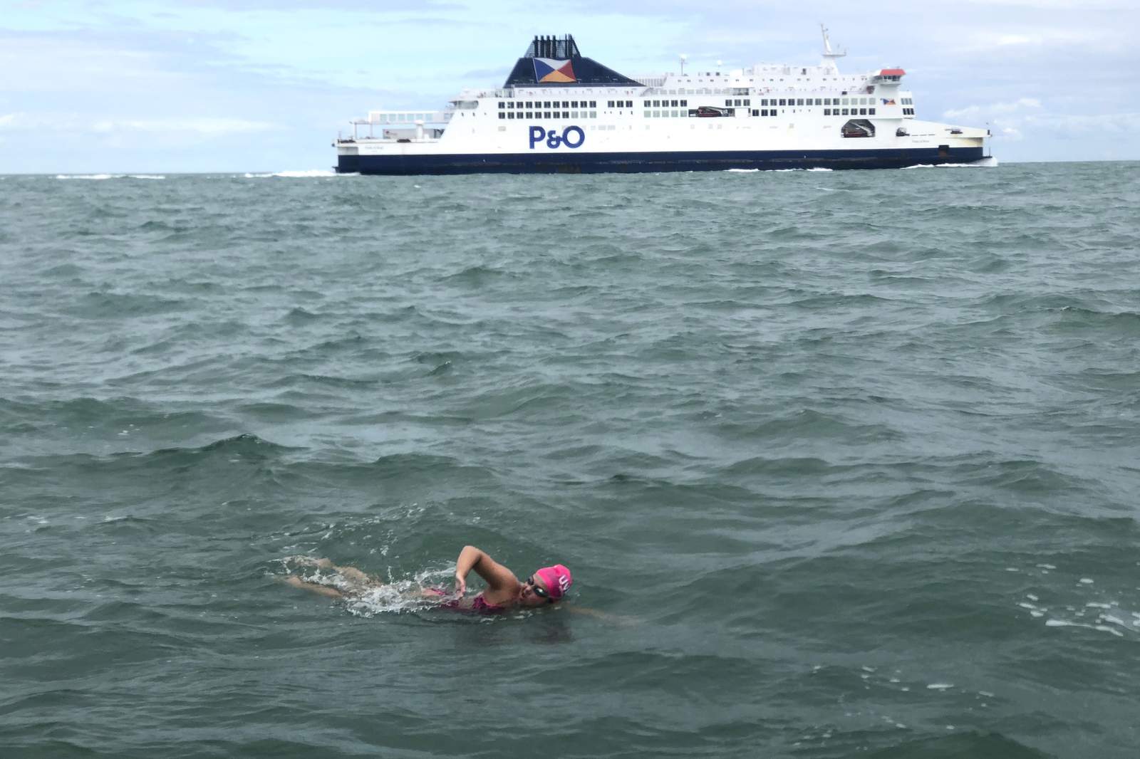 New Hampshire 16-year-old swims across English Channel